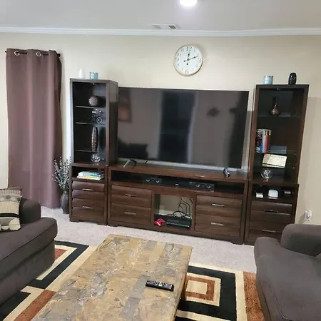City Cottage 2Br/1Ba Near Downtown-3