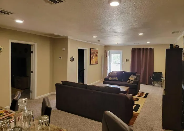 City Cottage 2Br/1Ba Near Downtown